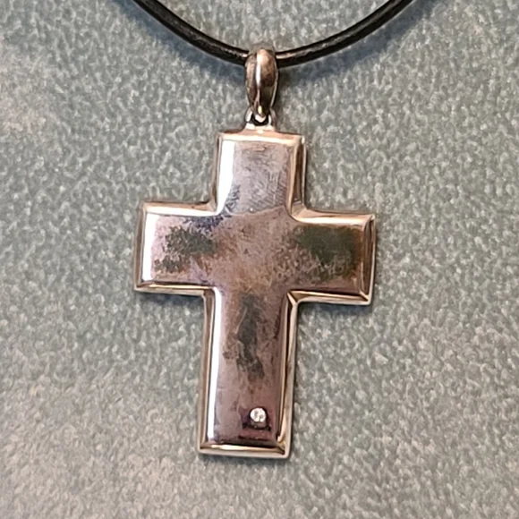 Sterling Slilver NWOT Cross Pendant Necklace With Diamond & Black Leather Chain - Picture 4 of 9